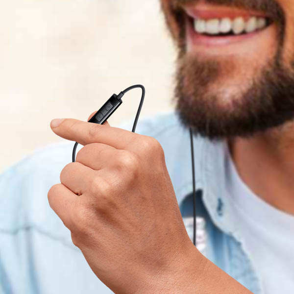 Écouteurs intra-auriculaires Samsung Jack 3.5mm noir avec boutons de commande et microphone